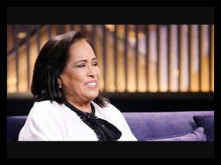 حياة الفهد تتلقى هدية من ولي عهد الكويت في لندن 1 D8ADD98AD8A7D8A9 D8A7D984D981D987D8AF 300x219 1