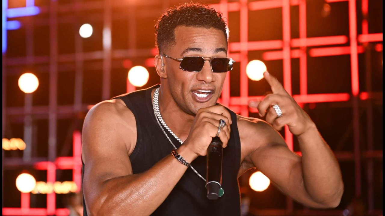 محمد رمضان يهدد كاردي بي مازحًا: “مش هسيب حقي”