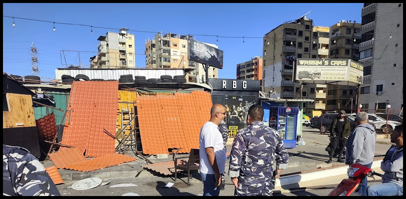 بالصور: إزالة أكشاك مخالفة على أوتوستراد الميناءـ بيروت 1 Doc P 1434474 638971519791700402