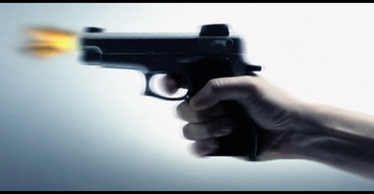 في هذه المنطقة.. شاب يُصاب برصاصة أثناء محاولته منع سرقة دراجته النارية