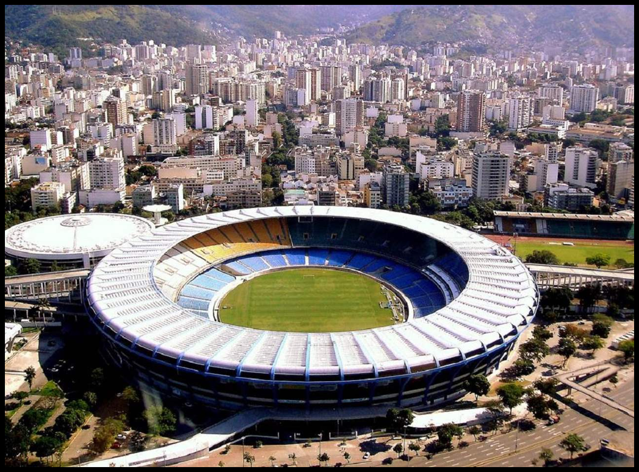 ستاد ماراكانا على طاولة البيع 1 Doc P 547845 638973124042748303