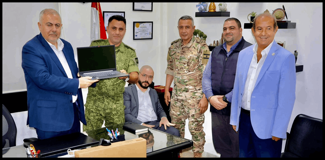 عبود زار قيادة فوج حرس بيروت وتسلم 12 جهاز كومبيوتر محمول هبة 1 Doc P 1439382 638981458886142177