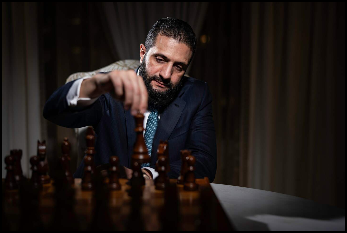 "كش ملك"... بالصورة: أحمد الشرع يلعب الشطرنج! 1 Doc P 549038 638985283746413081