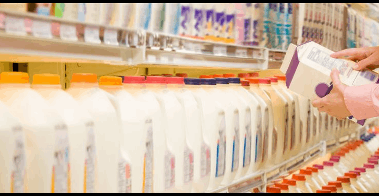 حليب أطفال منتهي الصلاحية داخل مركز إيواء