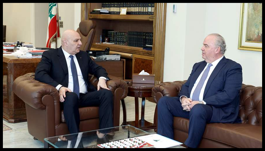 الرئيس عون التقى وزير الاتصالات وأبو فاعور