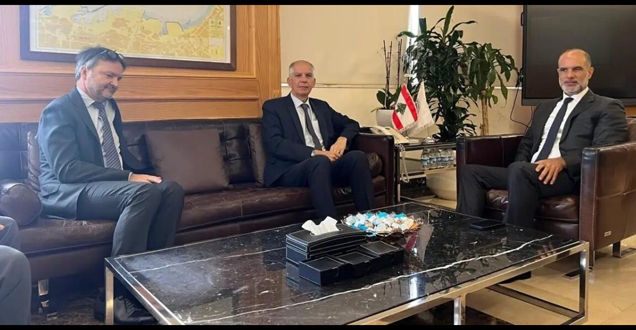 رسامني عرض مع السفير الفرنسي تعزيز التعاون في مشاريع النقل والبنى التحتية