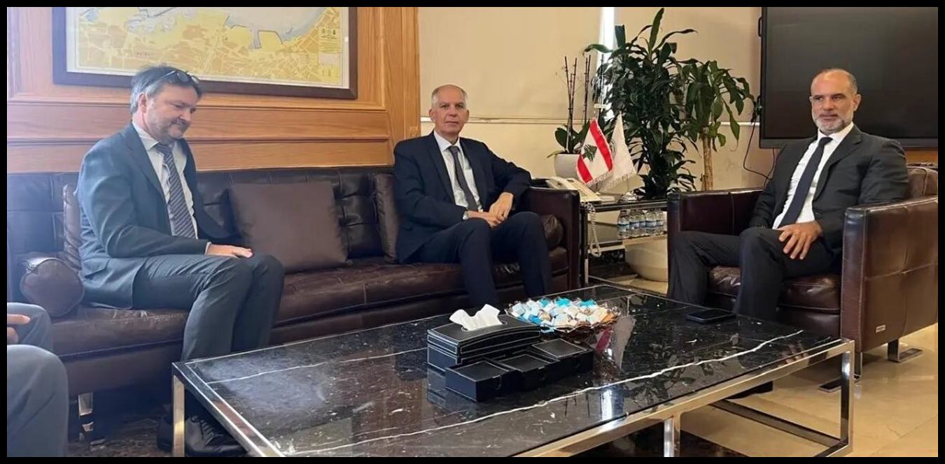 رسامني عرض مع السفير الفرنسي تعزيز التعاون في مشاريع النقل والبنى التحتية 1 Doc P 1533932 639161140191359742
