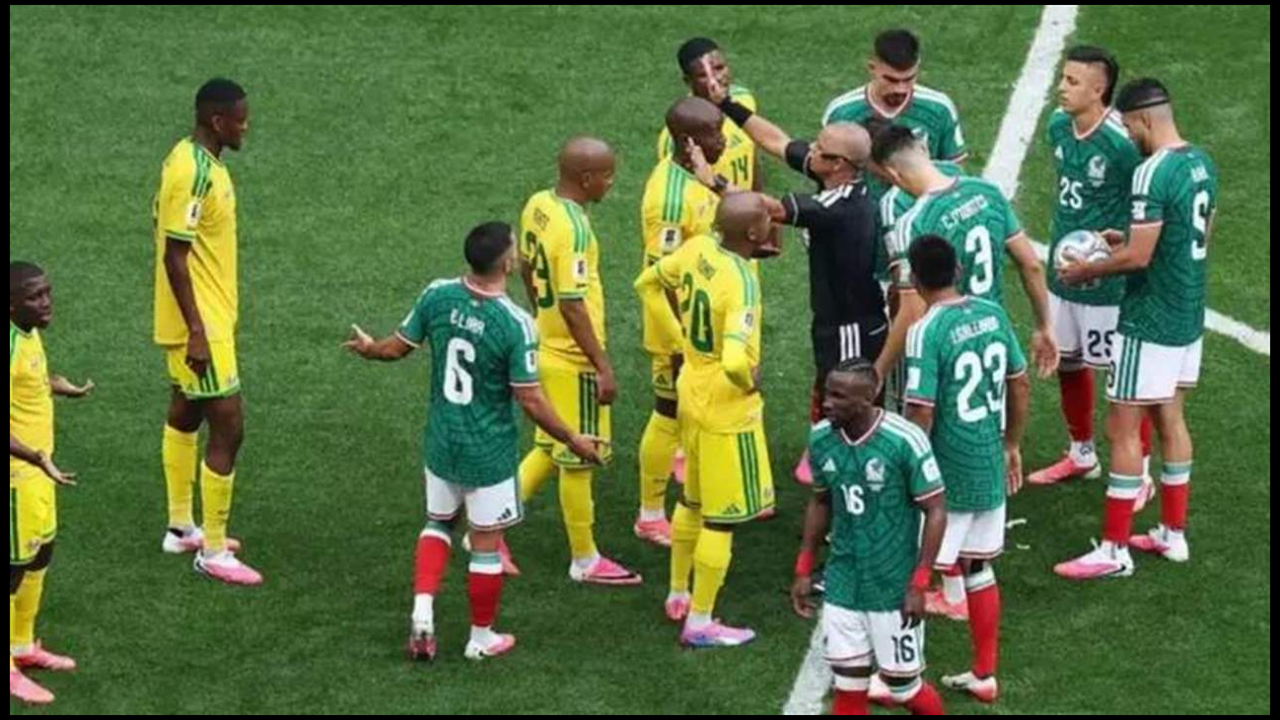 أحذية اللاعبين الوردية تثير الجدل في افتتاح كأس العالم والسبب؟
